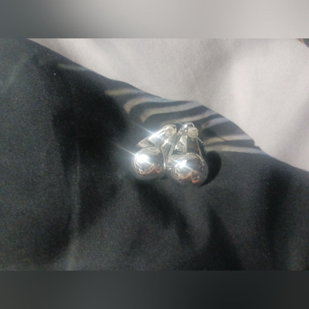 Women Fashion Silver Drop Stud Mid Earrings - Picture 7 of 8